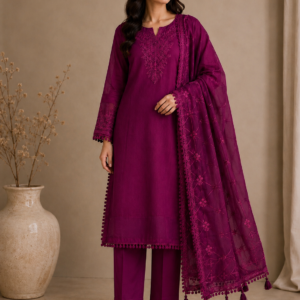 Royal Amethyst 💜luxurious, memorable, and perfectly complements the deep jewel tone of the outfit